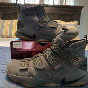 LEBRON SOLDIER XI SFG. USED